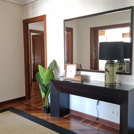 Vistas Mar Y Puerto - 200m2 Y Parking شقة *